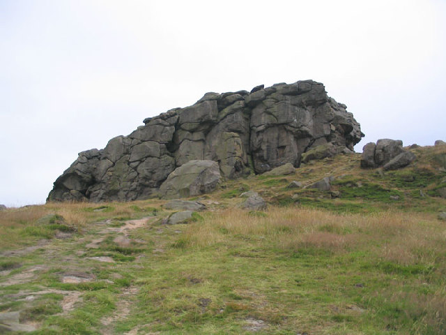 almscliff-crag-the-wharfdale-wart climbing north yorkshire